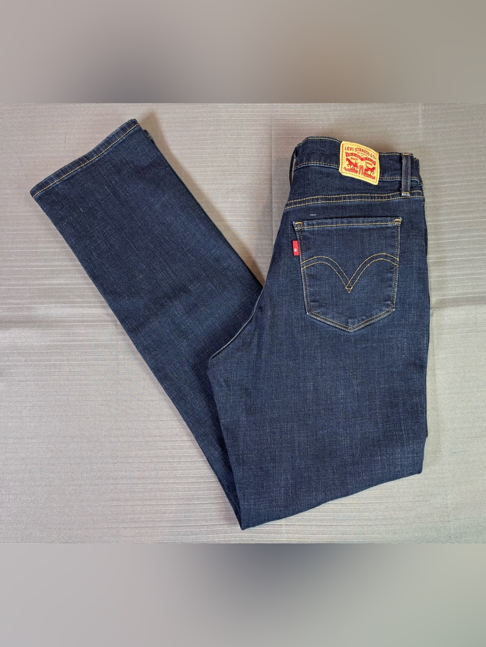 Levi’s Classic Straight Dark Wash Jeans Women’s 8 Long W29 L32